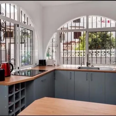 펜션 Casa Mascott 또레비에하